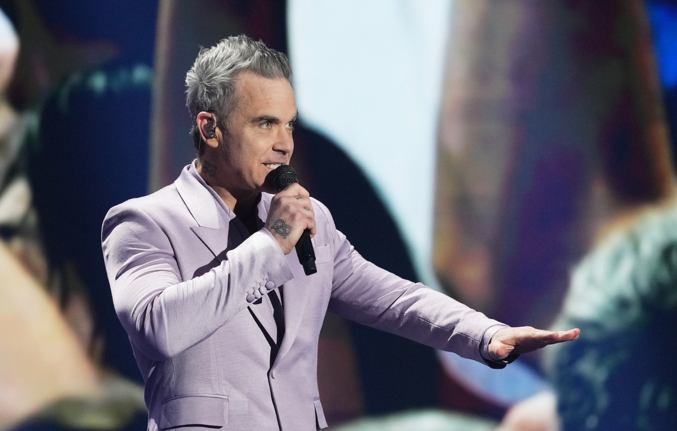 Έκπληξη σε 94χρονη θαυμάστριά του έκανε ο διάσημος τραγουδιστής Ρόμπι Γουίλιαμς