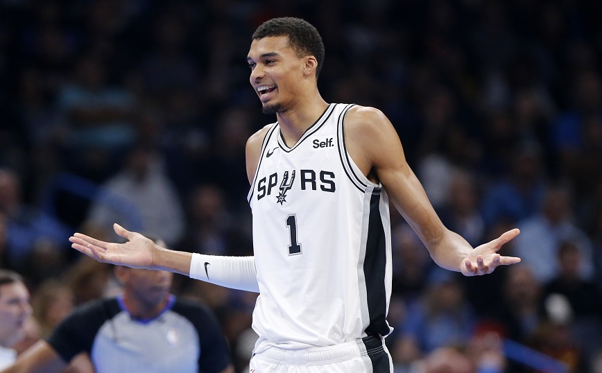 Πώς ο Γουεμπανιαμά μπορεί να γίνει ο πρώτος παίκτης του NBA με 1 δισ. δολάρια σε μισθούς