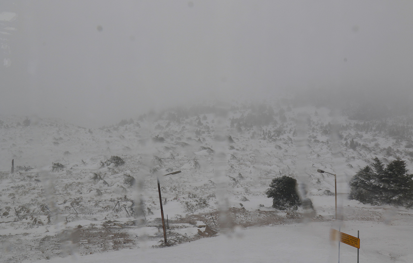 Σε εξέλιξη οι έρευνες στο Βελούχι για τον αγνοούμενο 74χρονο ορειβάτη