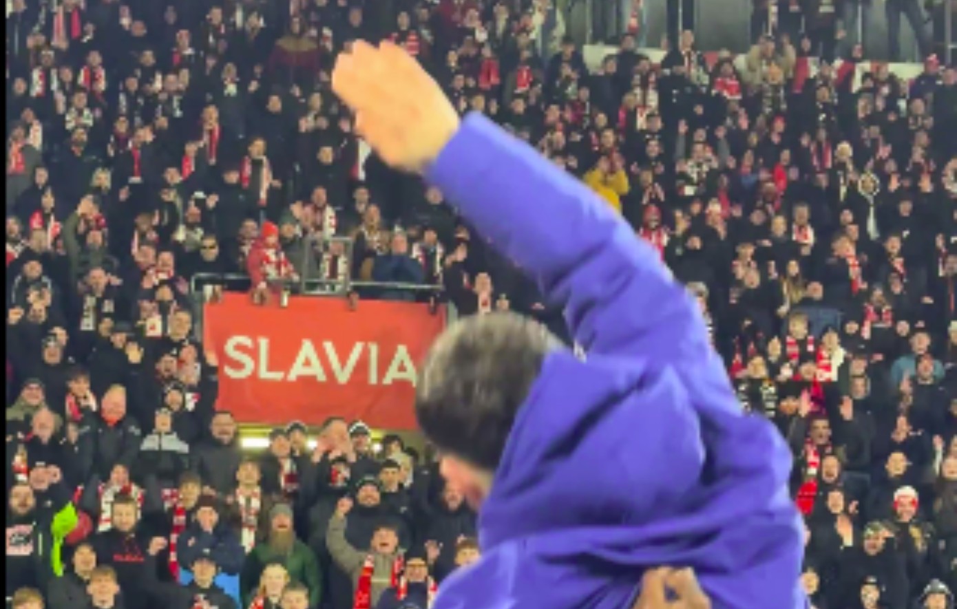 Έτοιμος για ΠΑΟΚ ο Ζαφείρης: Το «ευχαριστώ» της Σλάβια Πράγας και η αποθέωση συμπαικτών &#8211; φιλάθλων