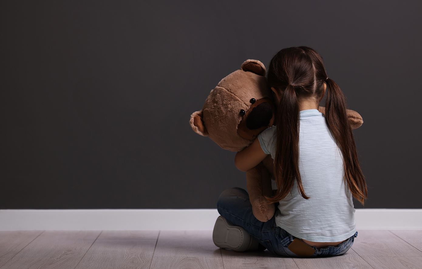 Μητέρα κάλυπτε την σεξουαλικής κακοποίησης της ανήλικης κόρης της από τον σύντροφό της