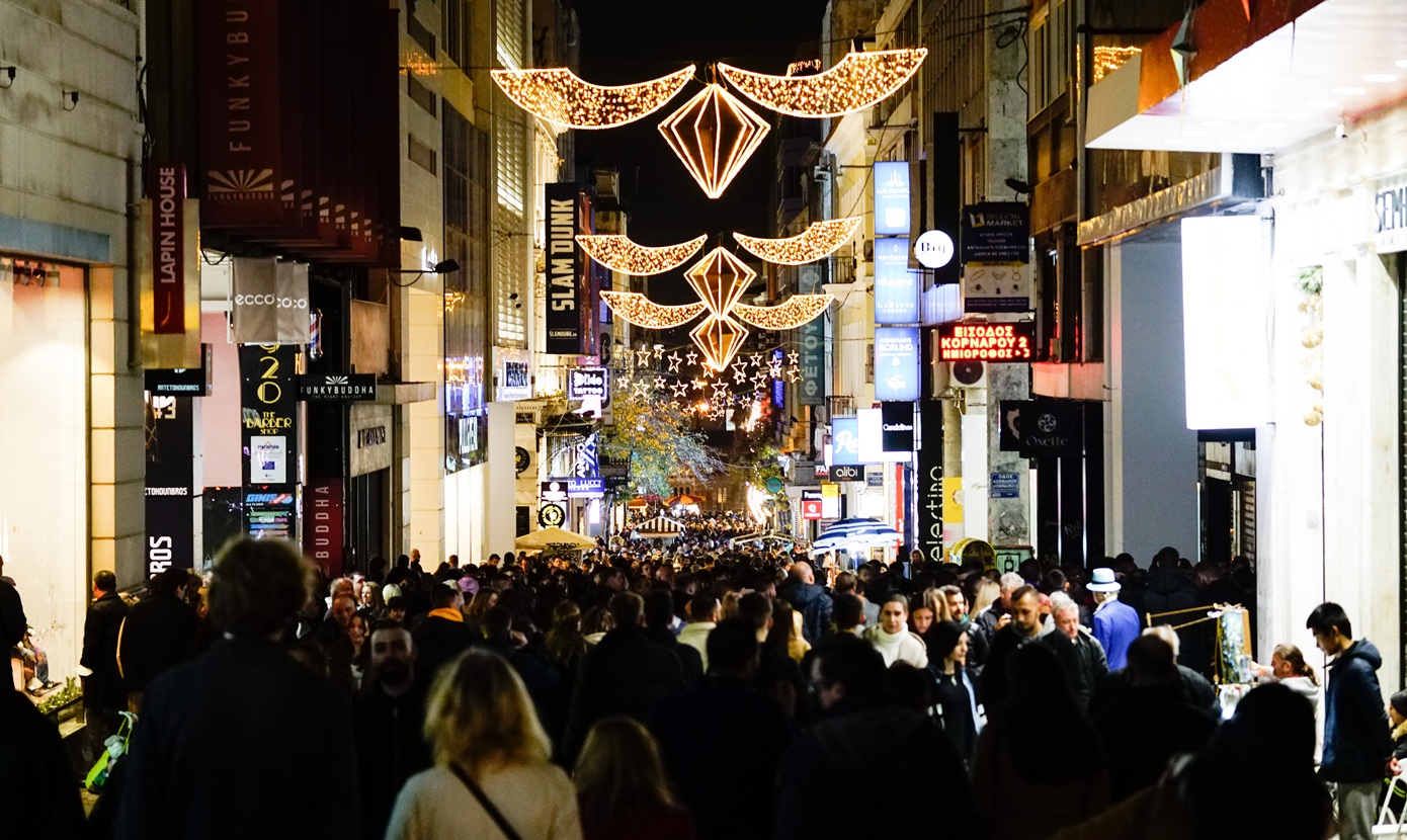 Χριστουγεννιάτικη αγορά: Γεμάτα με κόσμο τα εμπορικά μαγαζιά &#8211; Τι αγοράζουν οι καταναλωτές
