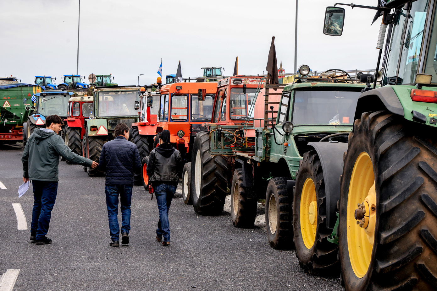 Αυξάνουν την πίεση οι αγρότες &#8211; Νέα συνέλευση σήμερα στο μπλόκο της Νίκαιας &#8211; Στο «τραπέζι» η κλιμάκωση των κινητοποιήσεων