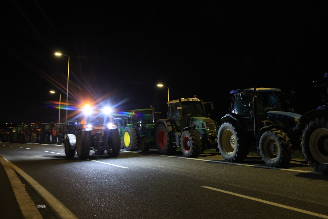 Αιφνιδιαστική παρέμβαση των αγροτών στην Κομοτηνή – Έκλεισαν την Εγνατία Οδό
