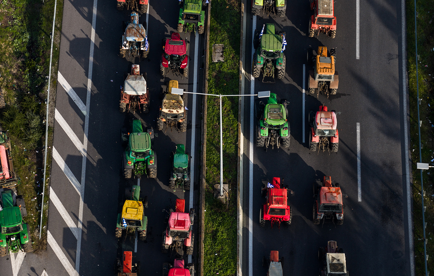 Το κυβερνητικό τρίπτυχο για το αγροτικό: Ανοιχτοί δρόμοι, διαφάνεια στις επιδοτήσεις, εισαγγελέας για όσους παρανόμησαν