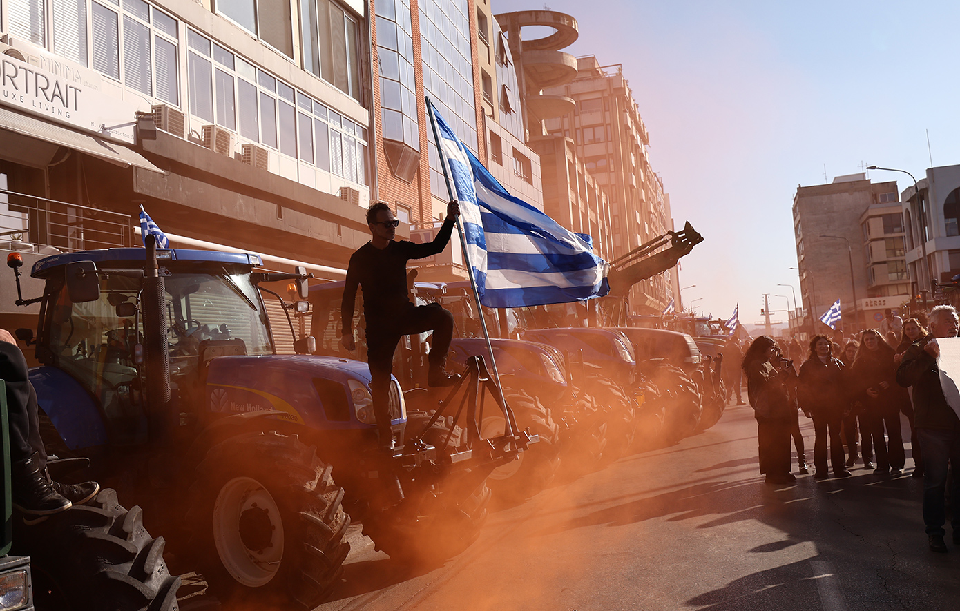 Αγρότες στέλνουν μήνυμα στην κυβέρνηση μετά την πρόσκληση Μητσοτάκη: «Δεν κάνουμε πίσω» &#8211; Φεύγουν από το λιμάνι της Θεσσαλονίκης