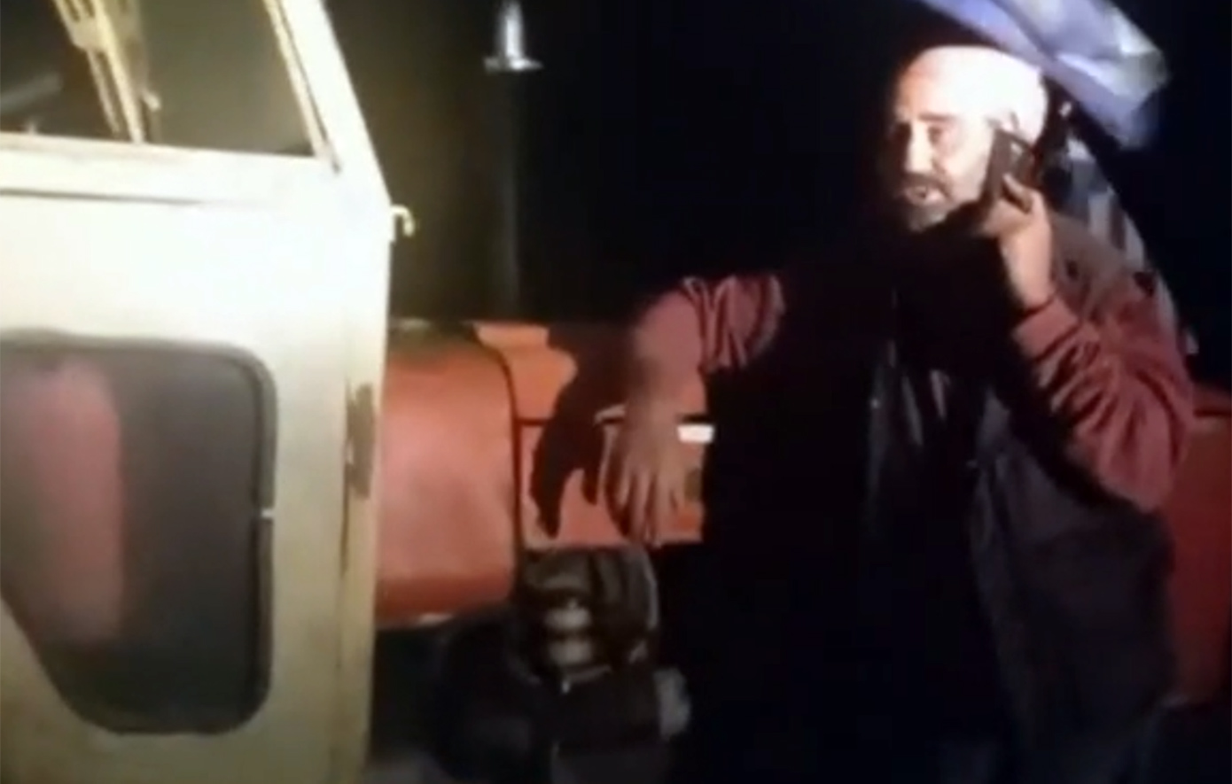 Αγρότης έστησε μόνος του μπλόκο στην Αμοργό: «Το τρακτέρ είναι μόνο του στον δρόμο, αλλά είναι μάχιμο»