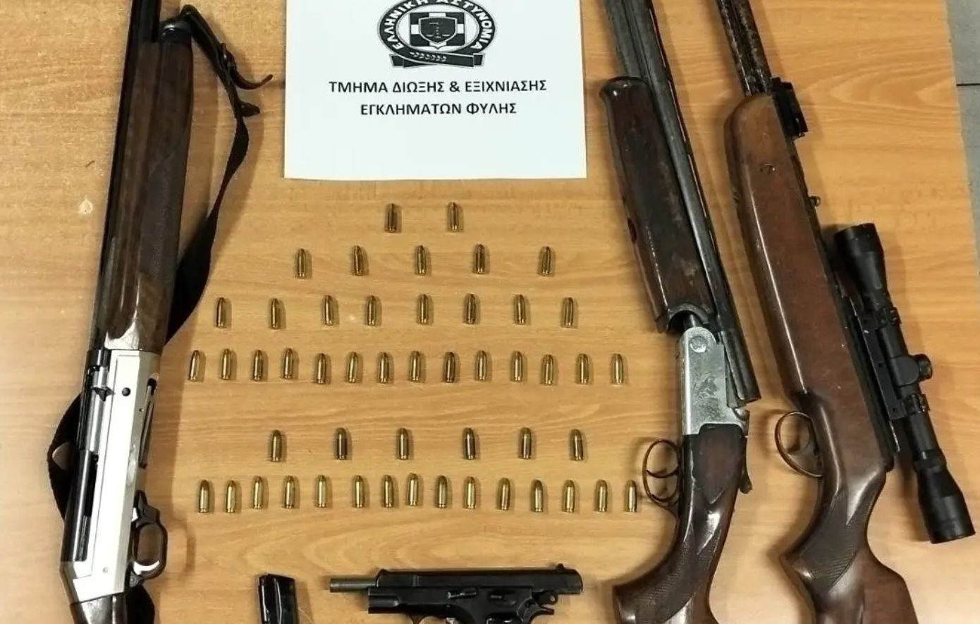 Συνελήφθησαν τρία άτομα στα Άνω Λιόσια για κατοχή όπλων &#8211; Είχαν από πιστόλι μέχρι καραμπίνα