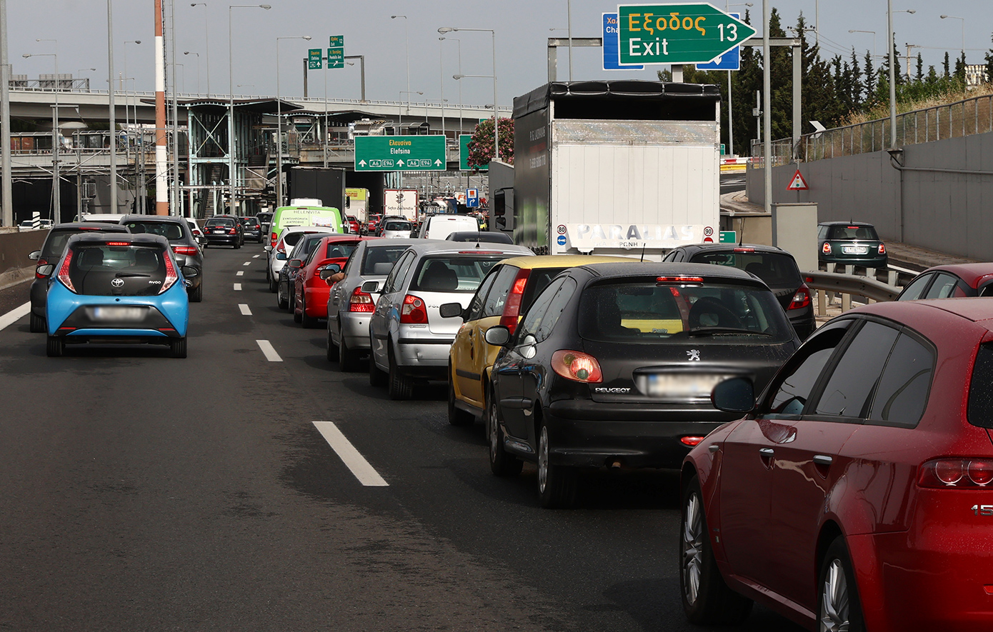 Κίνηση τώρα: Μεγάλες καθυστερήσεις στην Αττική Οδό &#8211; Πού αλλού εντοπίζονται προβλήματα