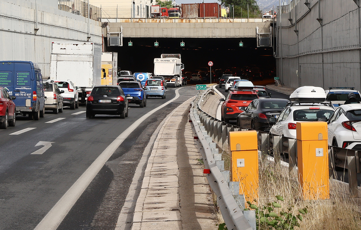 Καραμπόλα στην Αττική Οδό &#8211; Που σημειώνονται μεγάλες καθυστερήσεις