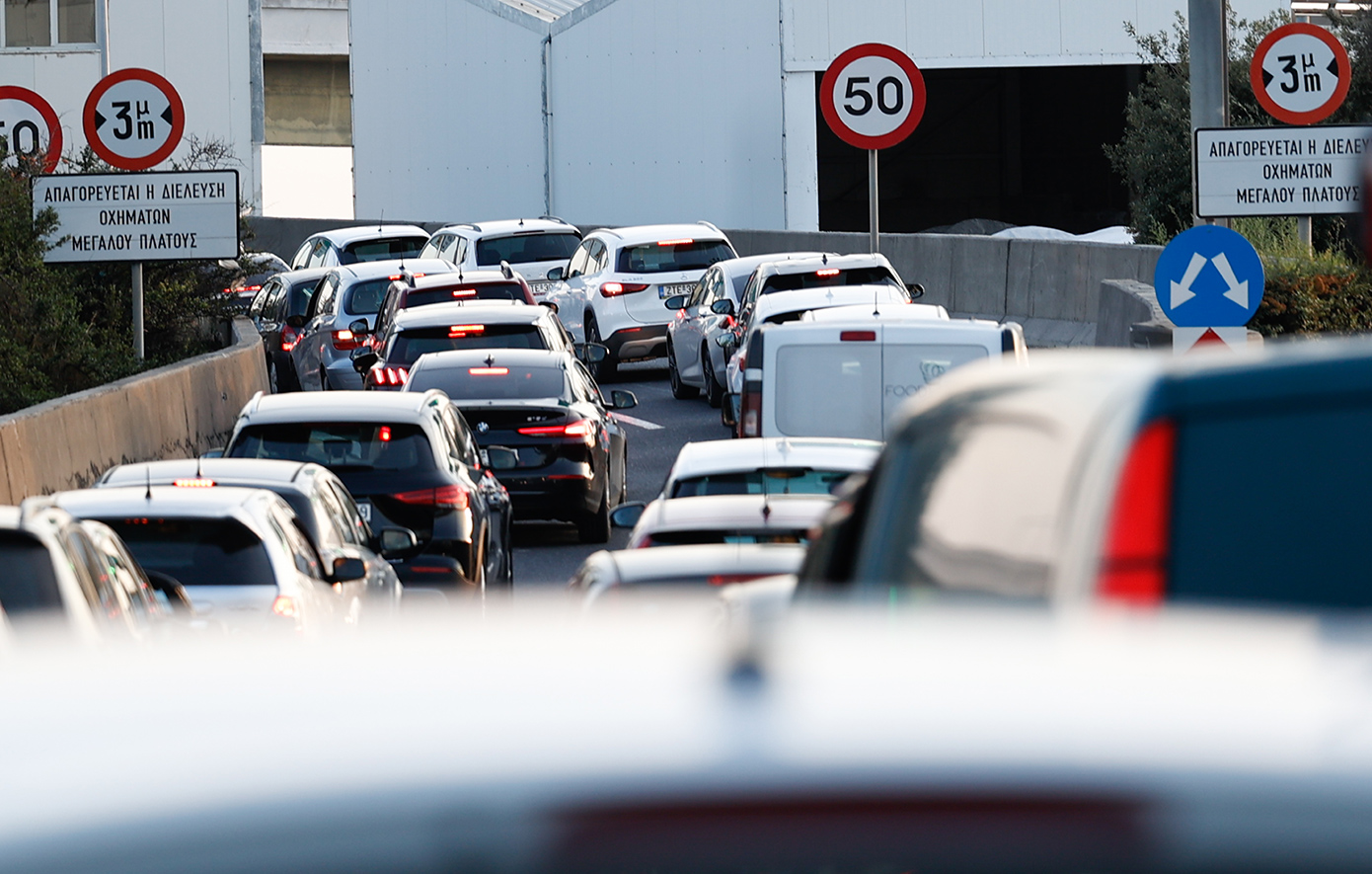 Κίνηση τώρα: «Κατακόκκινος» από νωρίς το πρωί ο Κηφισός &#8211; Καθυστερήσεις στην Αττική Οδό