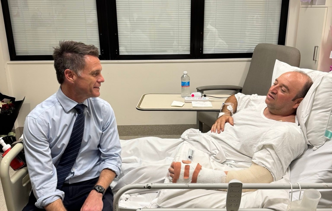 «Μας έκανε όλους υπερήφανους», λέει η οικογένεια του «ήρωα» που αφόπλισε τον δράστη στο Σίδνεϊ