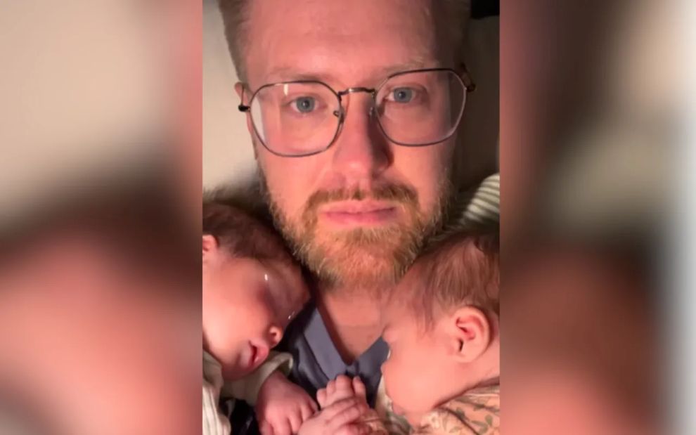 Νεογέννητο δεν ηρεμούσε με τίποτα… ώσπου ο δίδυμος αδελφός του έκανε κάτι μαγικό