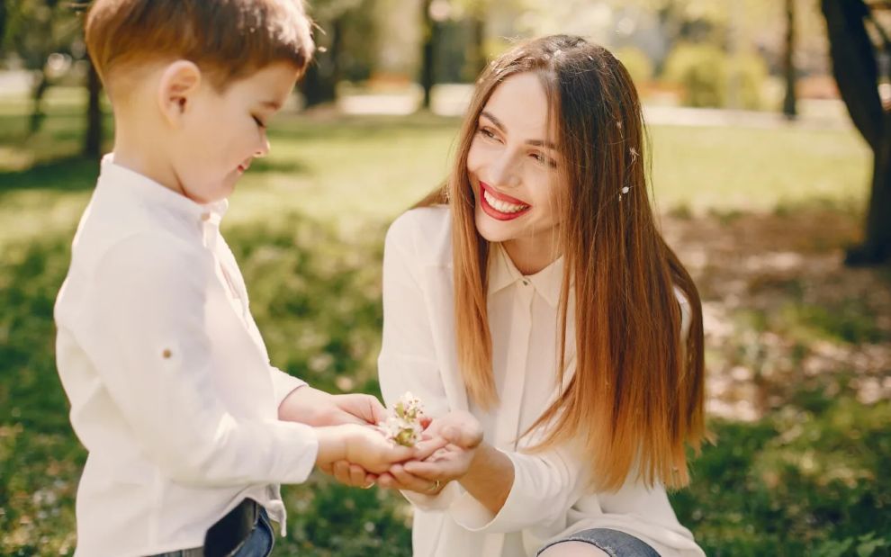 Το παιδί δεν είναι και τόσο ευγενικό; Τι φταίει και πώς να το βοηθήσετε με 7 απλά βήματα