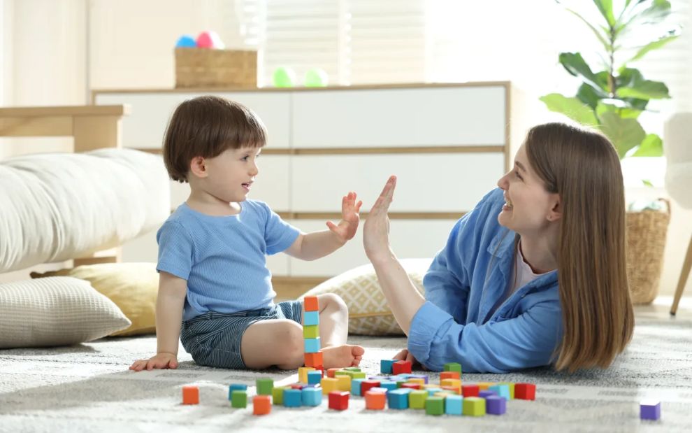 Το παιδί δυσκολεύεται με τα ορόσημα; 8 τρόποι για να το στηρίξεις