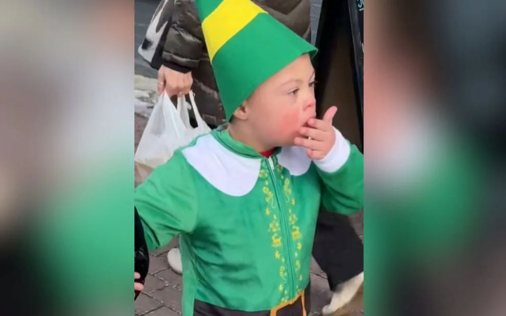 6χρονος με Σύνδρομο Down συναντά τον ήρωά του και συγκινεί όλον τον πλανήτη