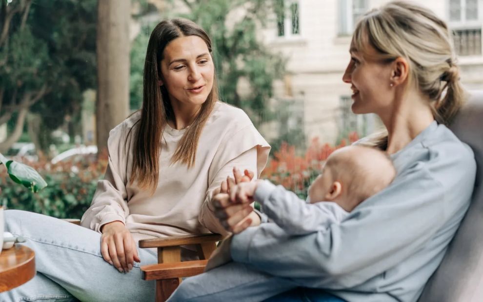 Πόσο πολύτιμες είναι οι σχέσεις με άλλους γονείς τα πρώτα χρόνια του μωρού;