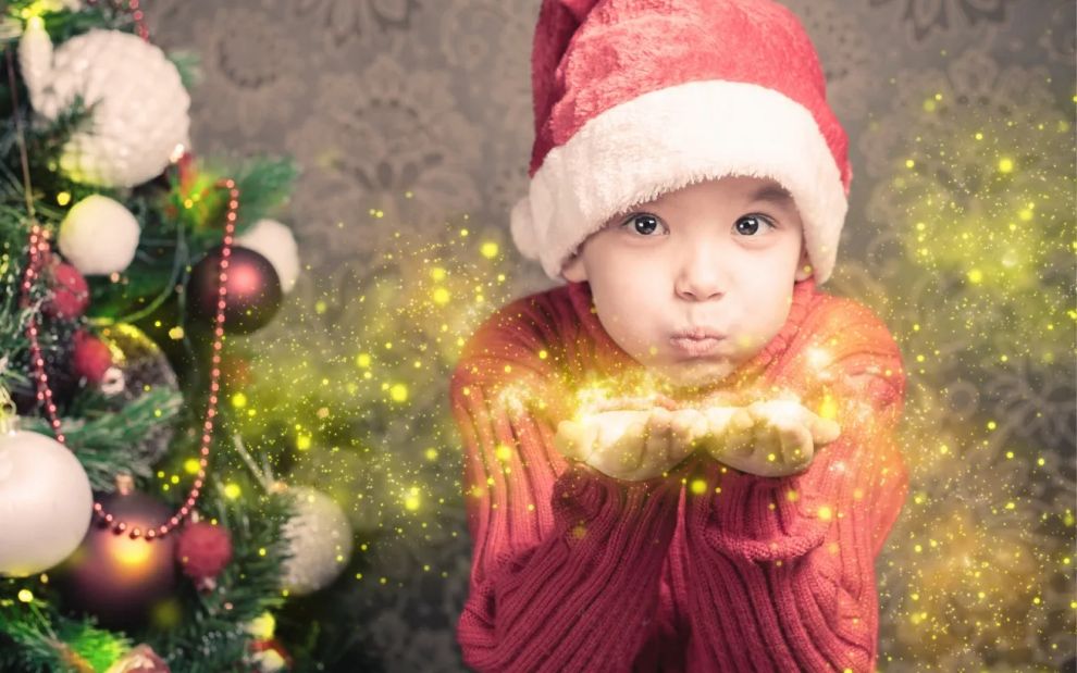 Πώς τα Χριστούγεννα αλλάζουν την ψυχολογία των παιδιών και γιατί τα περιμένουν με ανυπομονησία