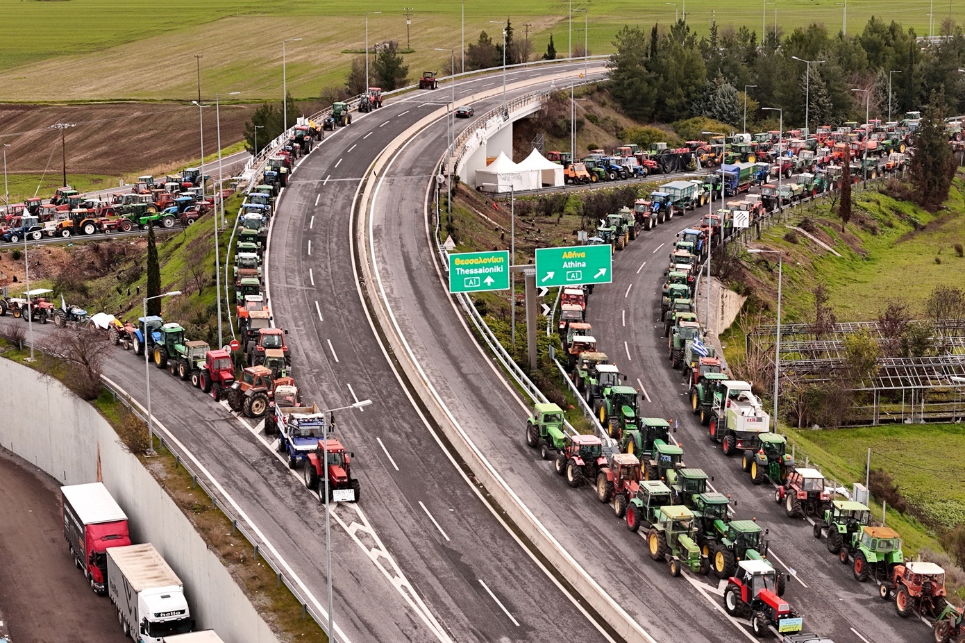 Με το βλέμμα στην κρίσιμη πανελλαδική σύσκεψη της Κυριακής οι αγρότες &#8211; Χωρίς δυσκολίες οι μετακινήσεις στο εθνικό δίκτυο