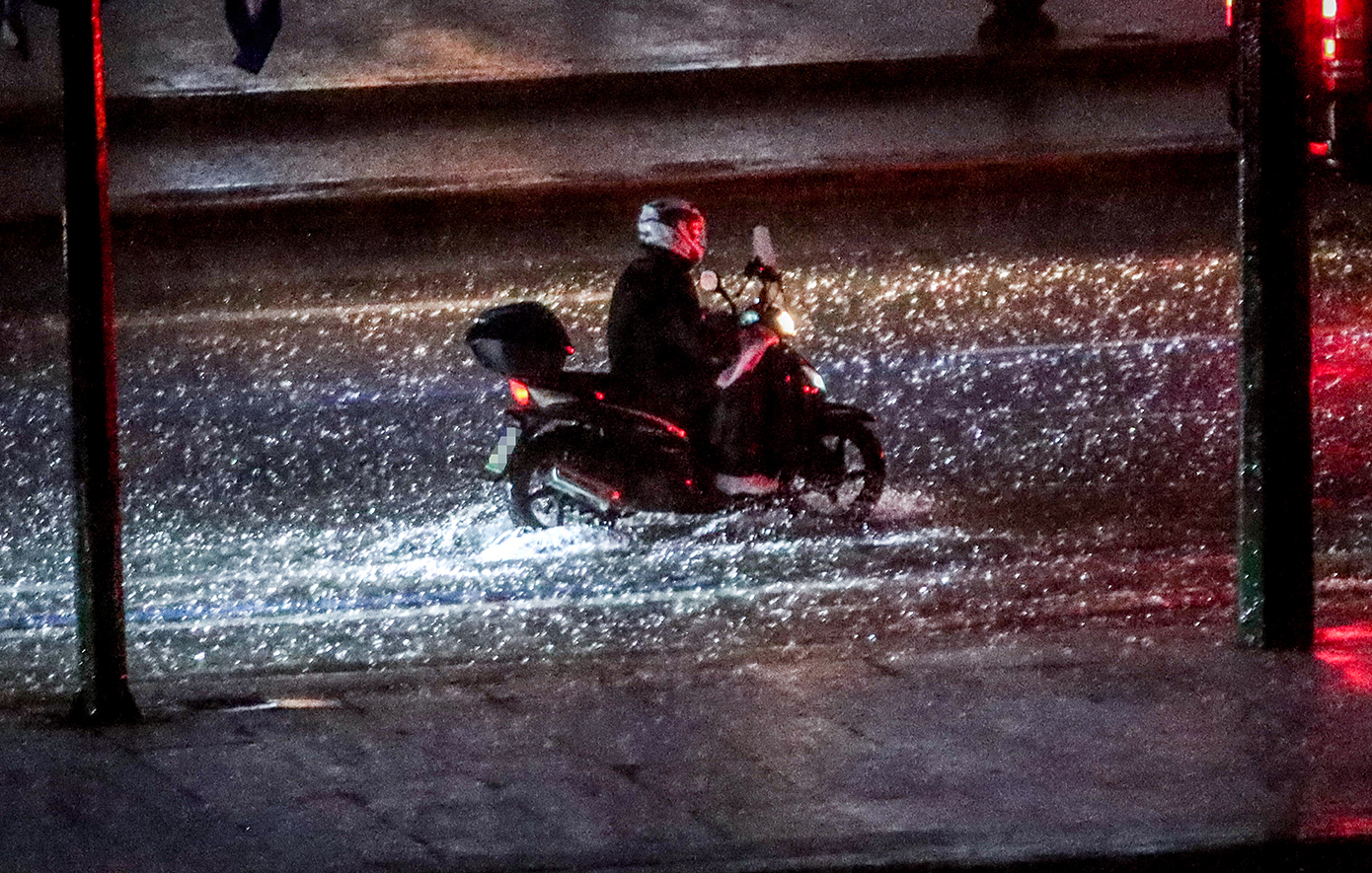 Πώς πρέπει να οδηγούμε σε άσχημες καιρικές συνθήκες και τι πρέπει να προσέξουμε στο αυτοκίνητό μας