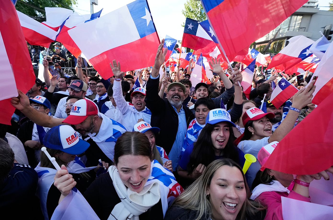 Προεδρικές εκλογές στη Χιλή: Η υποψήφια της αριστεράς Χάρα αναγνωρίζει την ήττα της από τον ακροδεξιό αντίπαλό της Καστ