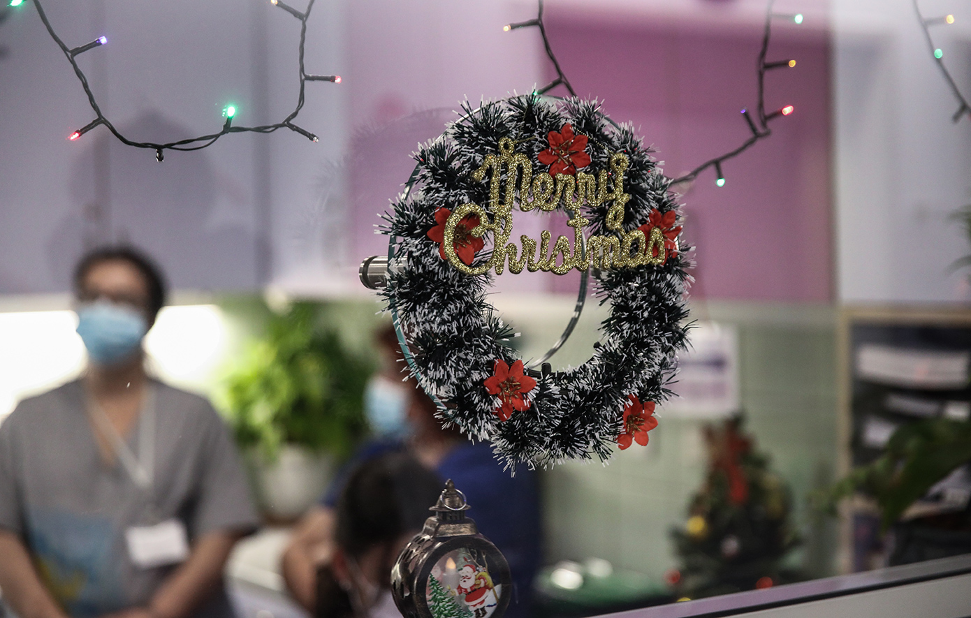 «Παιδί μου, σου είπα ψέματα» &#8211; Σπαρακτική επιστολή εκπαιδευτικού για τα παιδιά που θα περάσουν τα Χριστούγεννα μόνα τους στο νοσοκομείο