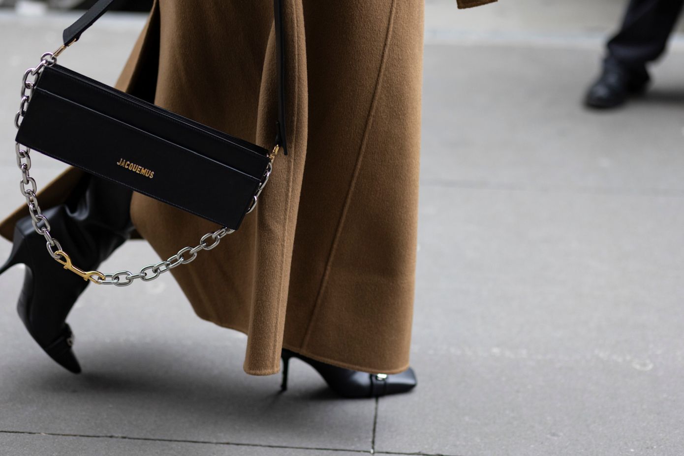 Αυτή τη σεζόν οι τσάντες πρέπει ή να είναι ή να μοιάζουν παλιές και φθαρμένες