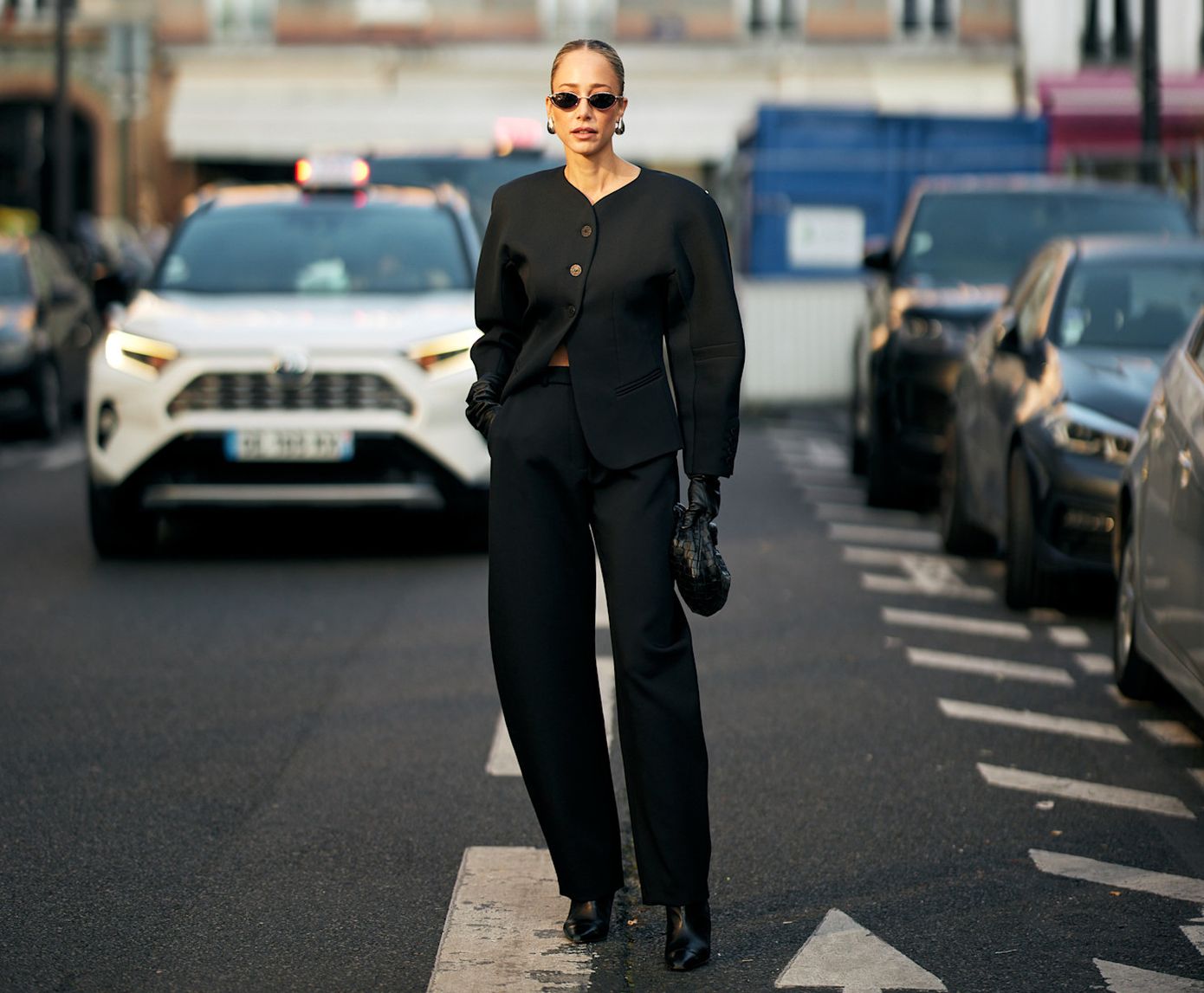 Υπάρχει πιο σκούρο χρώμα από το μαύρο; ΝΑΙ λέγεται «υπέρμαυρο» και μόλις δημιουργήθηκε