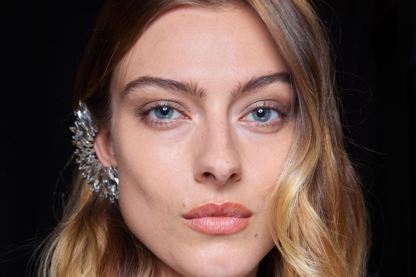 Color Melting: Η τάση που θα κυριαρχήσει στα μαλλιά το 2026 και πως θα την κάνετε δική σας