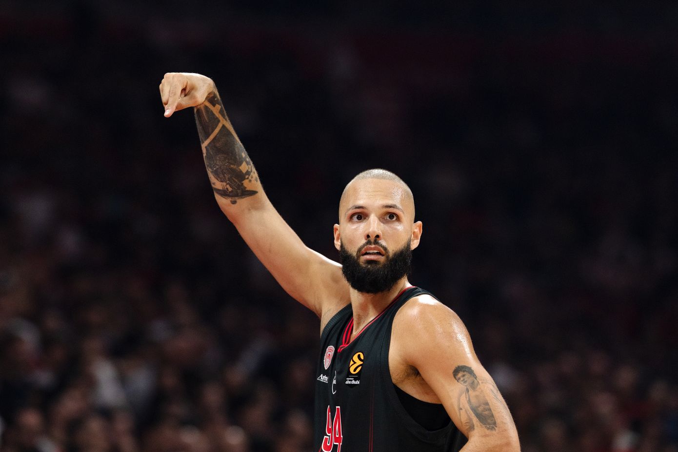 O Εβάν Φουρνιέ μόλις απέκτησε το ΣΕΦ σε μινιατούρα ως δώρο από τον άνθρωπο που έχει φτιάξει τις μικρογραφίες των πιο γνωστών γηπέδων του κόσμου