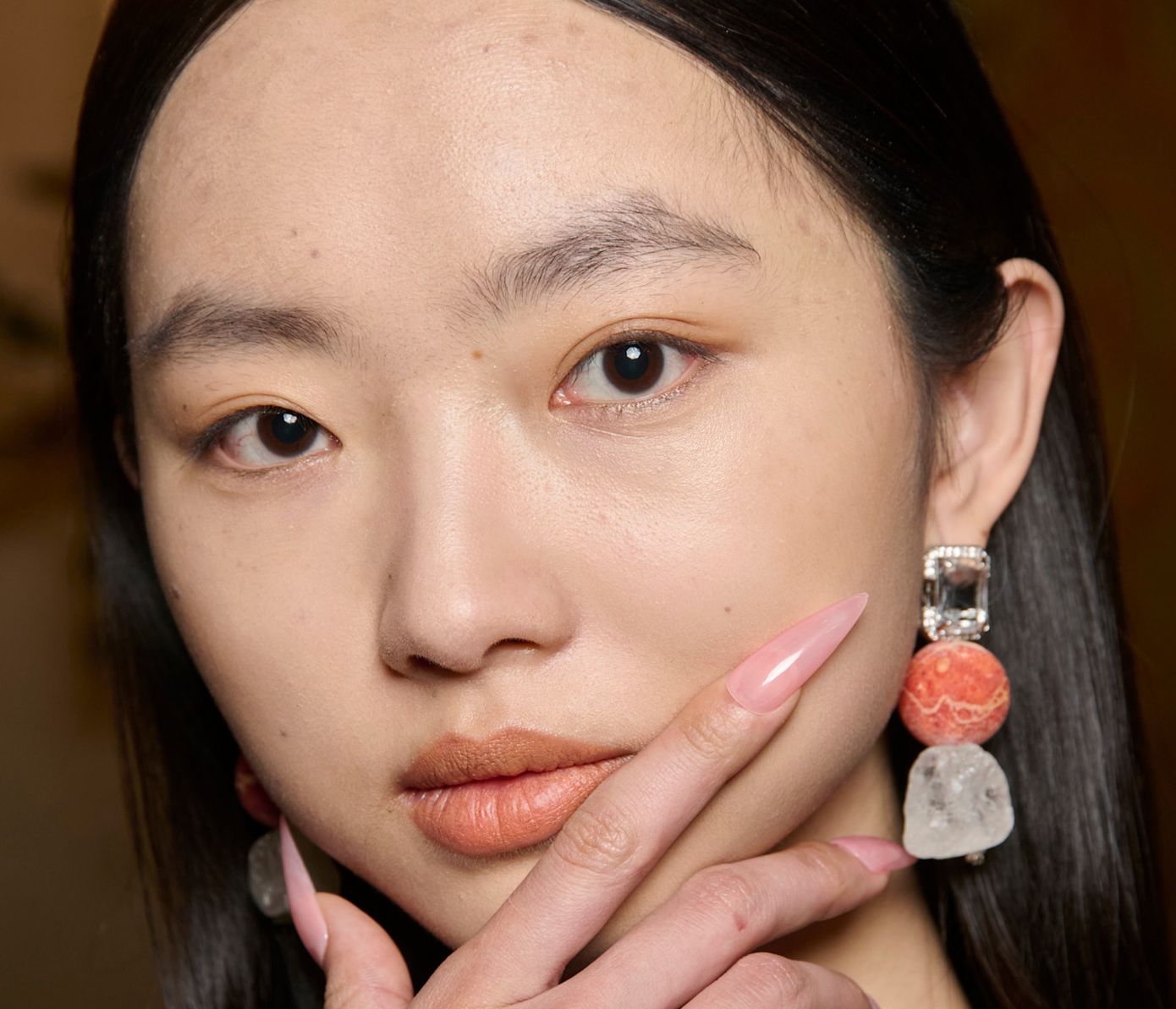 Το ασιατικό μυστικό για να καθυστερήσετε το γκριζάρισμα των μαλλιών σας