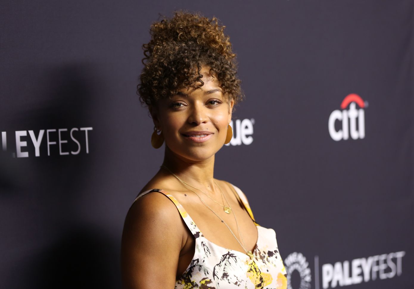 Η Αντόνια Τόμας μαζί με την Έιμι Πόλερ και τον Χιου Λόρι στη νέα σειρά «Dig» – Τα γυρίσματα ξεκινούν στην Ελλάδα