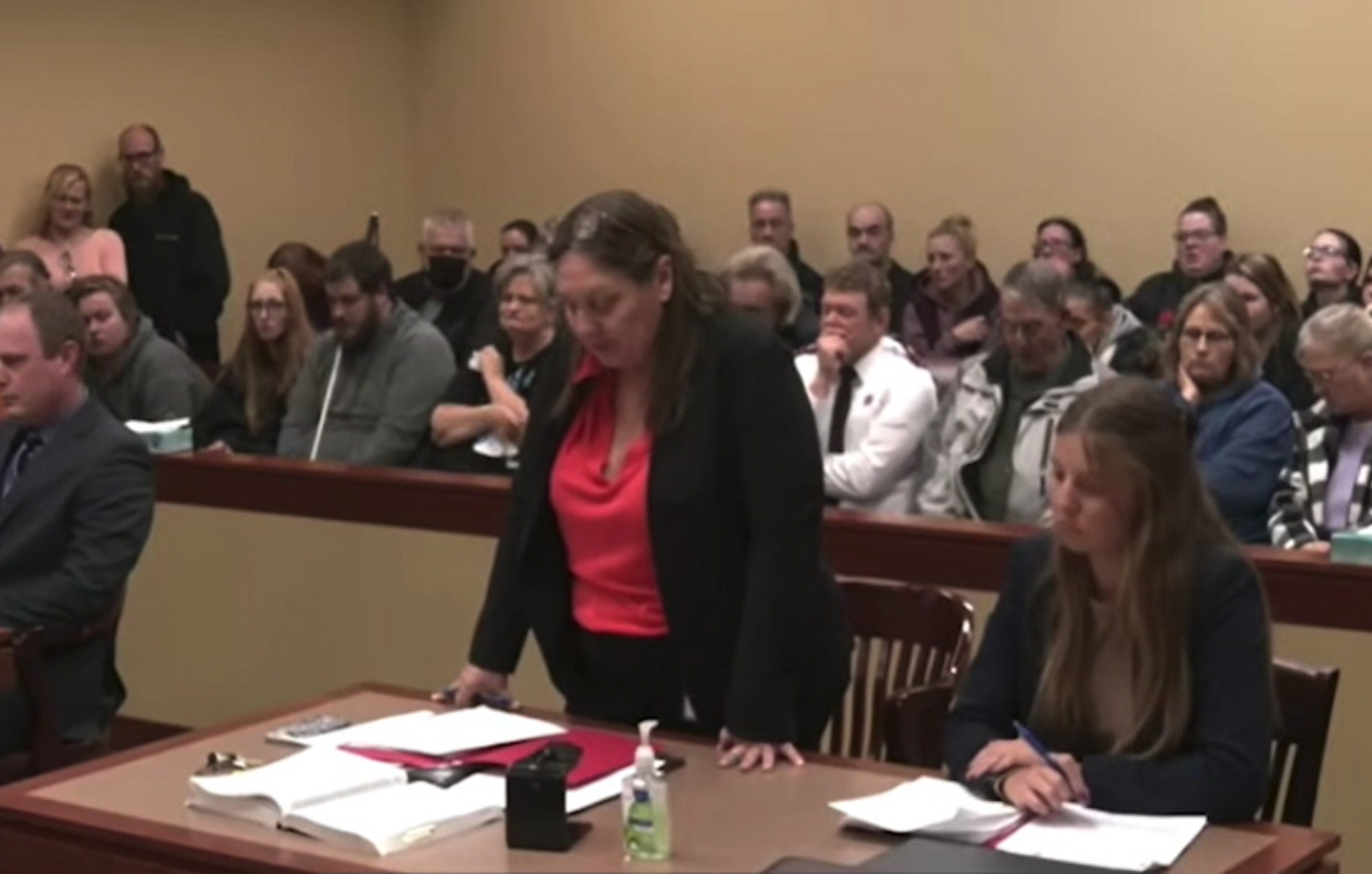 «Η προσωποποίηση του κακού»: Μητέρα και πατριός κατηγορούνται για τη δολοφονία της εγκύου κόρης, που βρέθηκε σε απομακρυσμένο δάσος