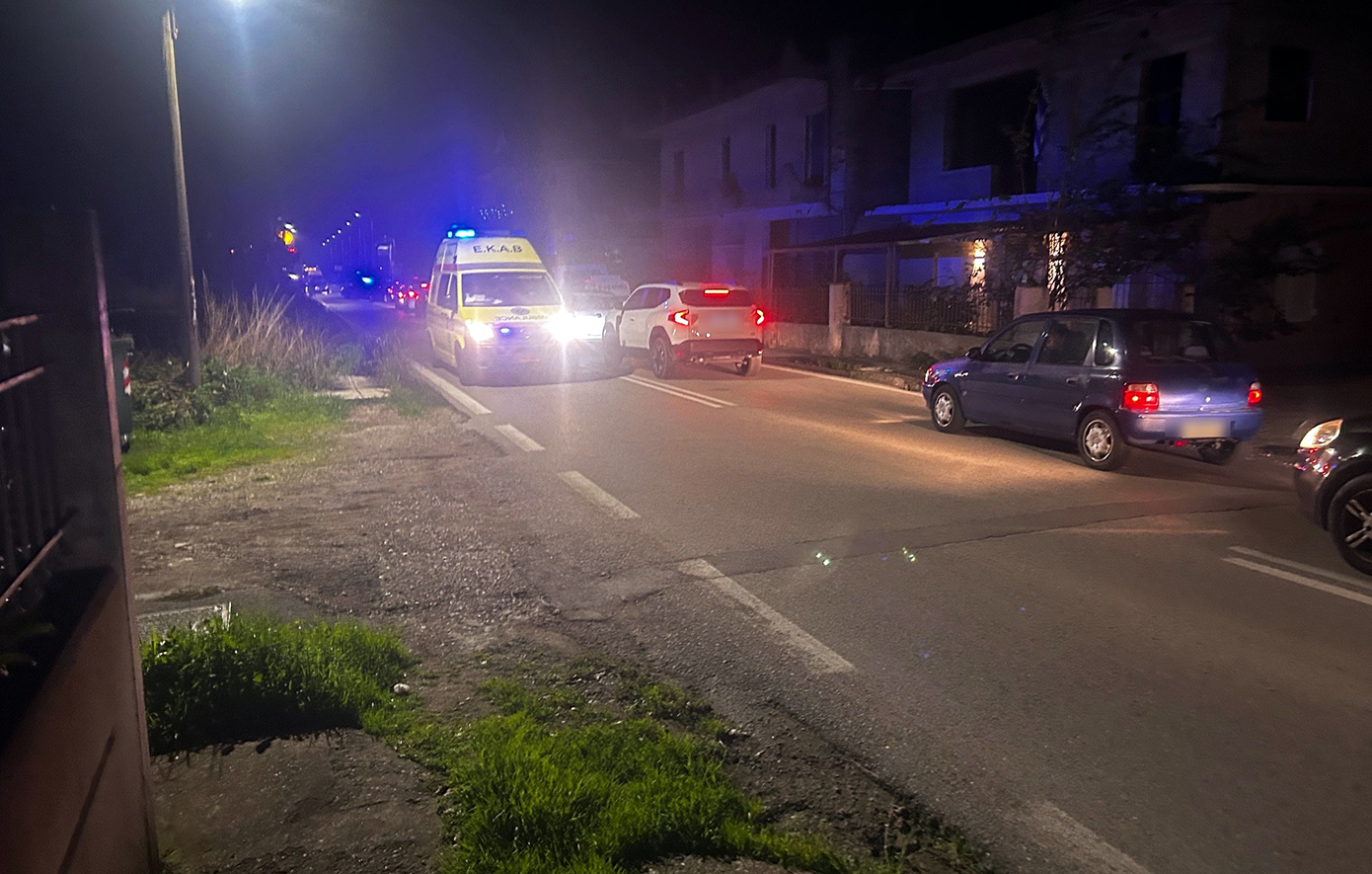 Σοβαρό τροχαίο στο Αγρίνιο: Διασωληνώθηκε οδηγός μηχανής έπειτα από σύγκρουση με αυτοκίνητο