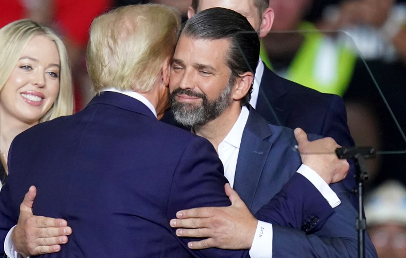 Ο μεγαλύτερος γιος του Τραμπ προειδοποιεί: «Ο πατέρας μου μπορεί να αποχωρήσει από την ειρηνευτική διαδικασία στην Ουκρανία»