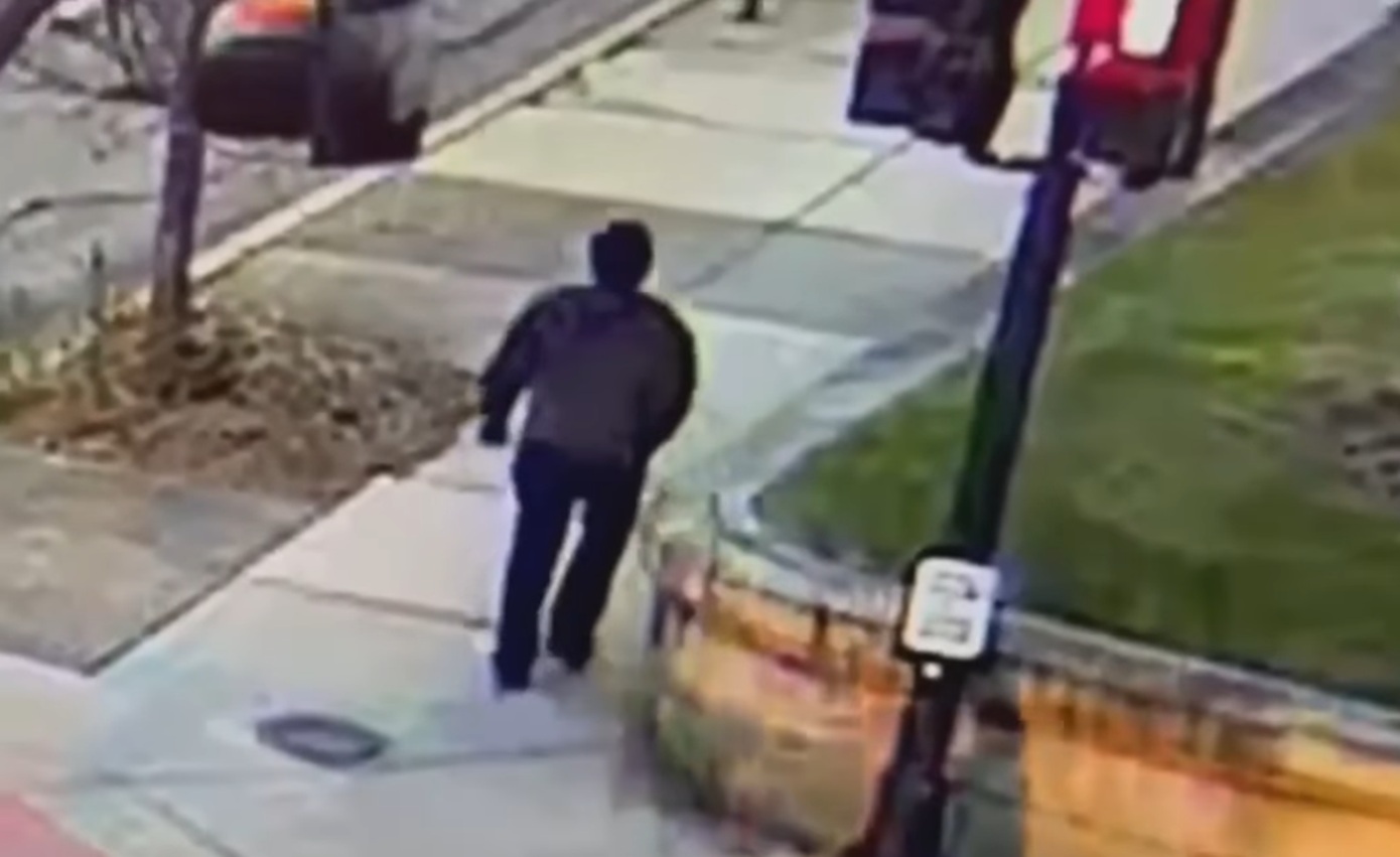 Ασύλληπτος παραμένει ο άνδρας που σκόρπισε τον θάνατο στο Πανεπιστήμιο του Ρόουντ Άιλαντ &#8211; Πώς έγινε το μακελειό