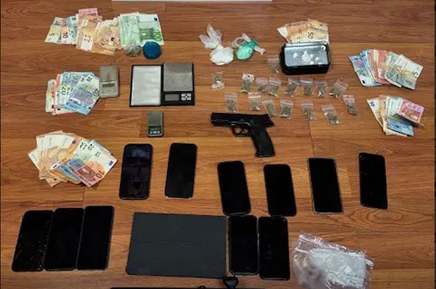 Διακίνηση κοκαΐνης σε σχολεία: Ο Φρατέλο, ο κοντός, ο Πίπης, ο Νίτσε και οι σκληρές τιμωρίες με ξυλοδαρμό και βασανιστήρια