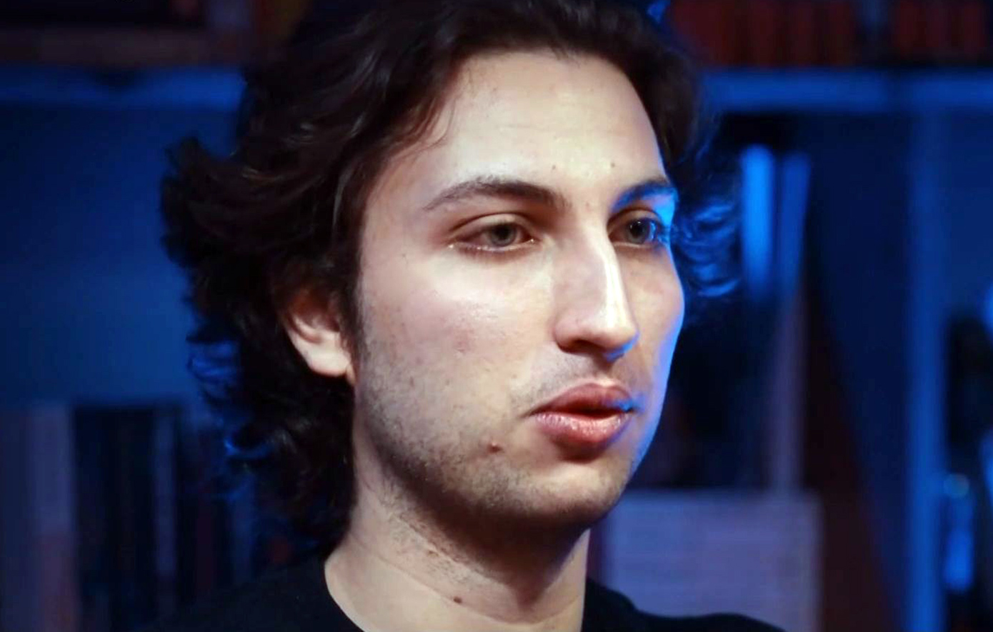 Δάκρυσε ο εγγονός του Διονύση Σαββόπουλου: «Ακόμα νιώθω ότι είμαστε μαζί &#8211; Είναι γύρω μου και μου λέει τα δικά του»