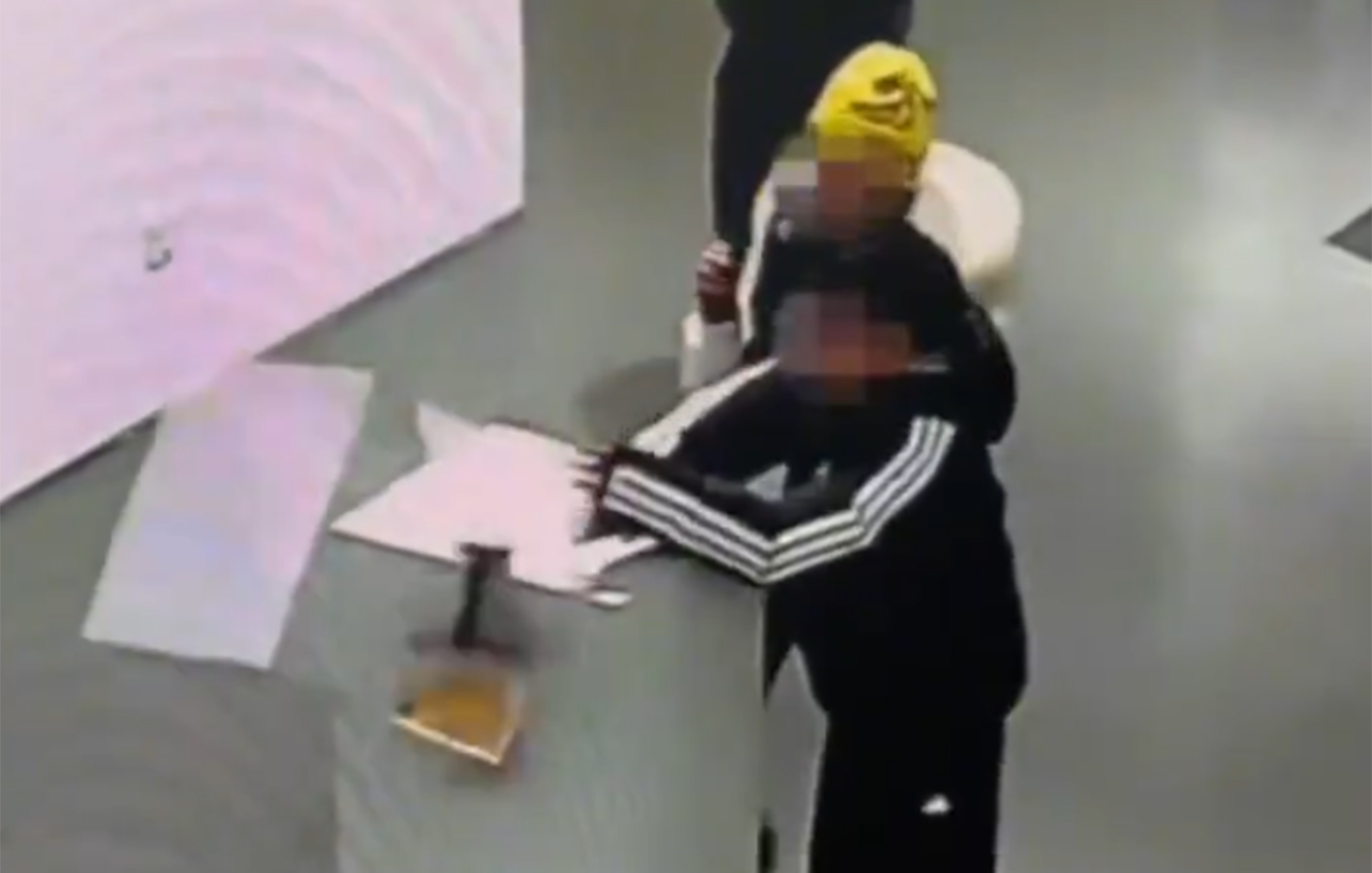 Παιδί κατέστρεψε καταλάθος έκθεμα υψηλής αξίας ενώ προσπαθούσε να το δει από πιο κοντά &#8211; «Είχε βαθιά προσωπική και συναισθηματική αξία»