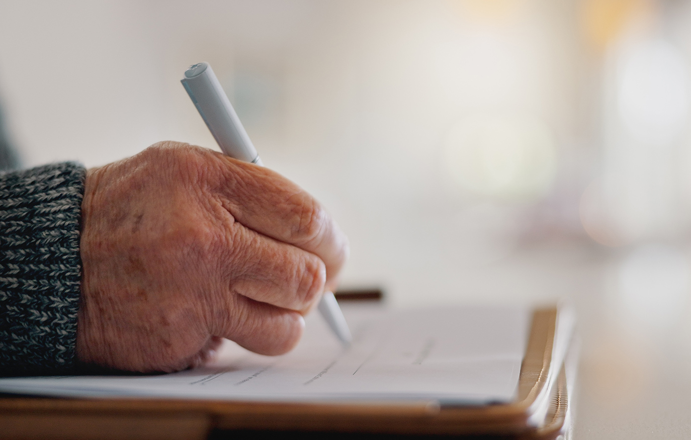 Ένας στους δέκα συνταξιούχους εξακολουθεί να εργάζεται