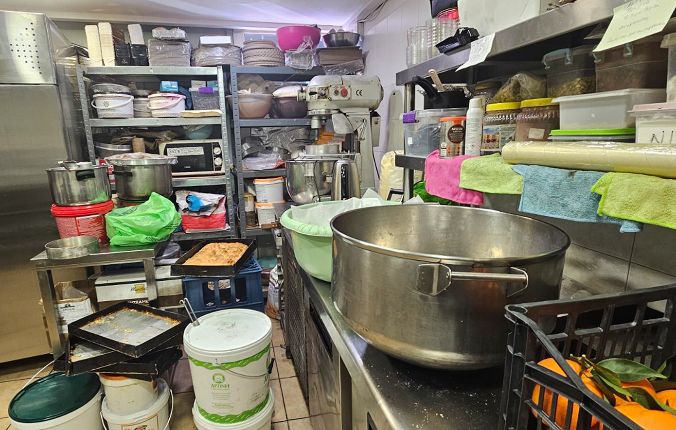 Κατασχέθηκαν 12 τόνοι ακατάλληλων προϊόντων από την Περιφέρεια Αττικής &#8211; Χαλασμένα μπιφτέκια και τυριά σε μαγαζιά, δείτε φωτογραφίες