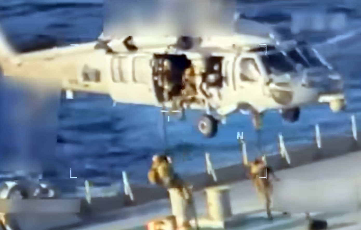 Η στιγμή που ο αμερικανικός στρατός καταλαμβάνει δεξαμενόπλοιο κοντά στις ακτές της Βενεζουέλας &#8211; Δείτε βίντεο