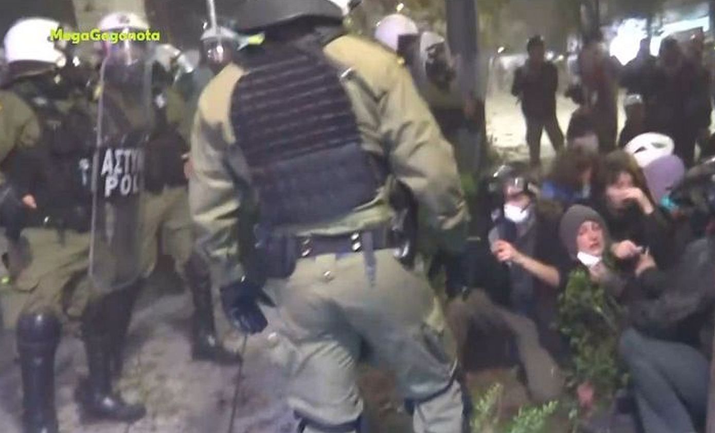 Πορεία Αλέξανδρου Γρηγορόπουλου &#8211; Ένταση με βόμβες μολότοφ και δακρυγόνα στην Αθήνα