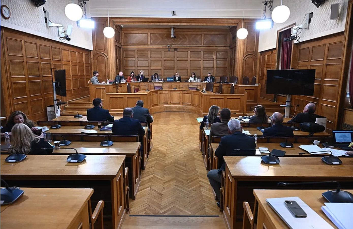 Οργή ΣΥΡΙΖΑ και Νέας Αριστεράς για την πρόταση Κακλαμάνη για διακοπή των μεταδόσεων των Εξεταστικών της Βουλής