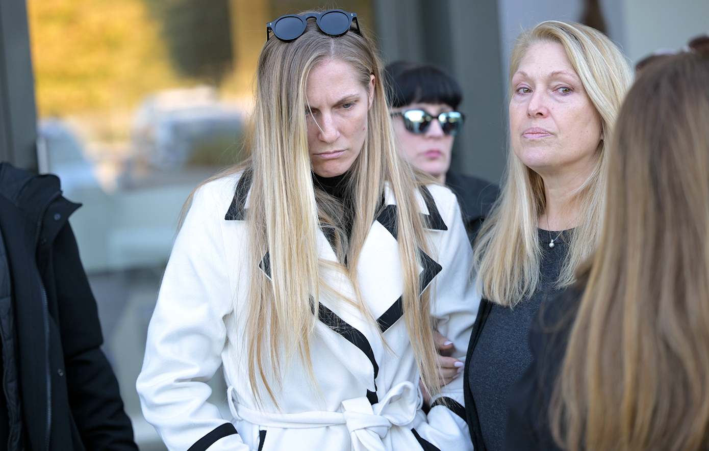 Αλμπέρτο Εσκενάζυ: Με το τραγούδι «Του Αιγαίου τα μπλουζ» αποχαιρέτησαν τον ηθοποιό στο αποτεφρωτήριο Ριτσώνας