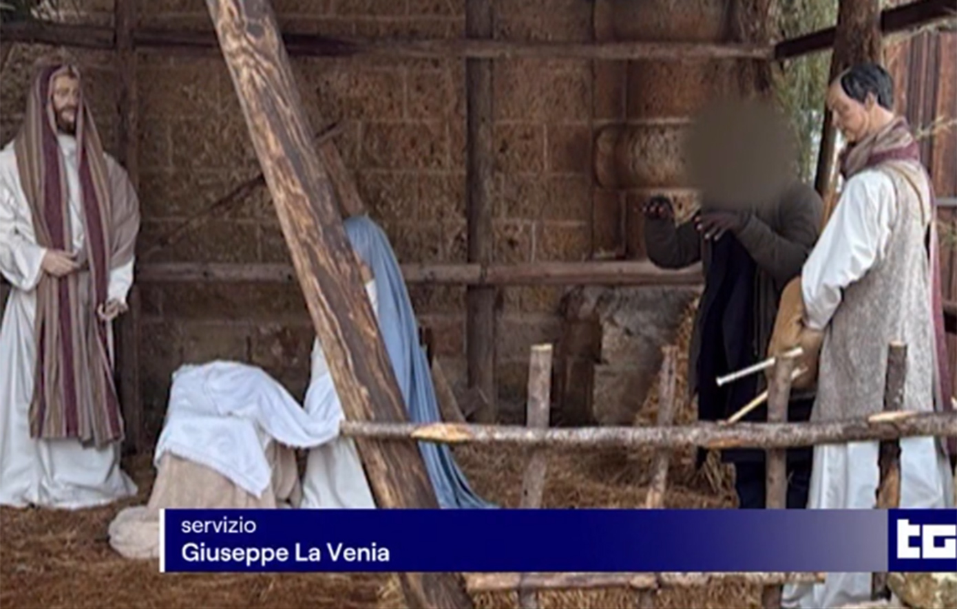 Απίστευτο περιστατικό στην Ιταλία: Έκανε το άγαλμα σε χριστουγεννιάτικη φάτνη για να γλιτώσει από την αστυνομία