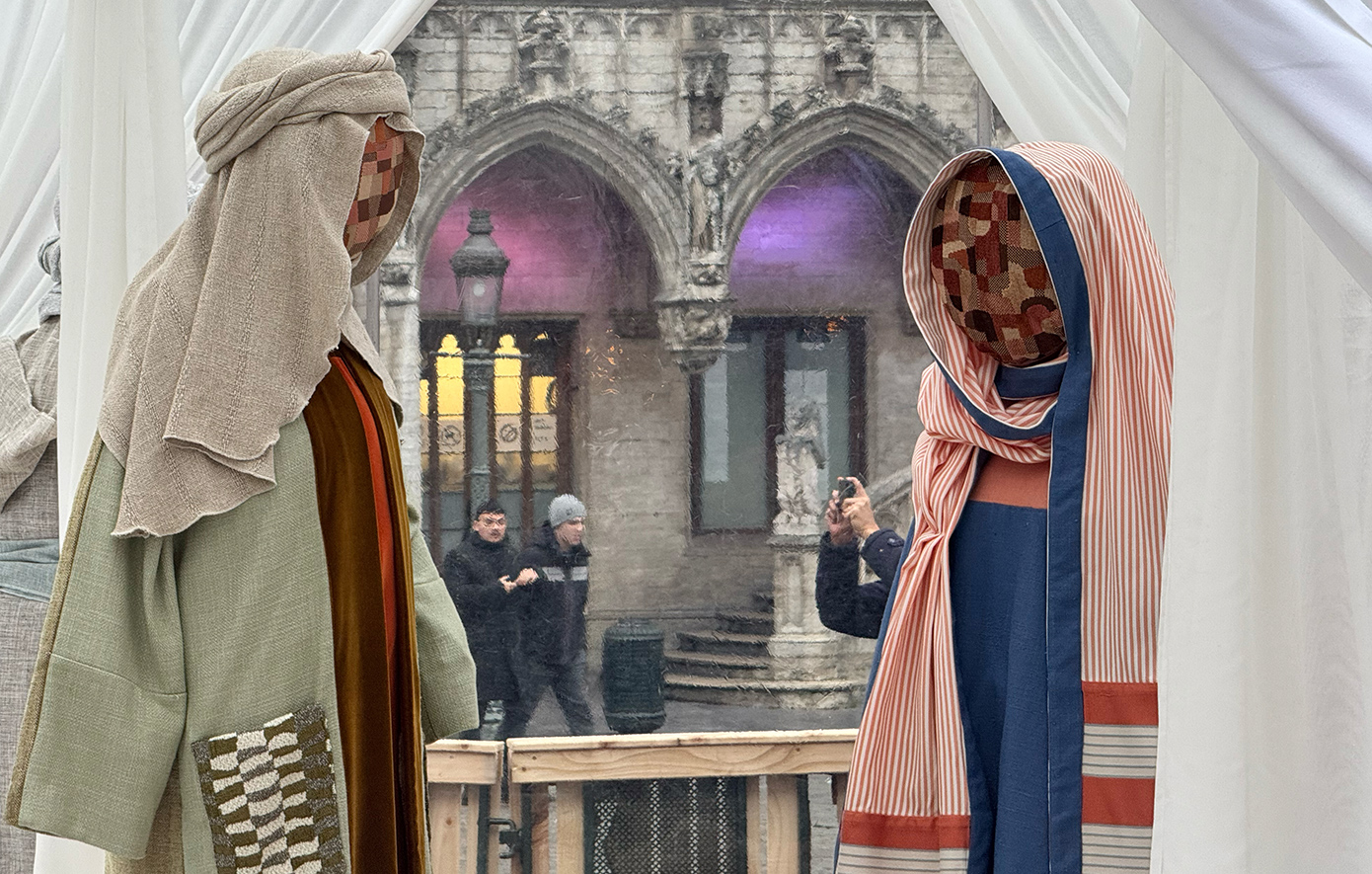 Η «woke» φάτνη που διχάζει &#8211; Pixels στα πρόσωπα του Ιησού, της Παναγίας και του Ιωσήφ