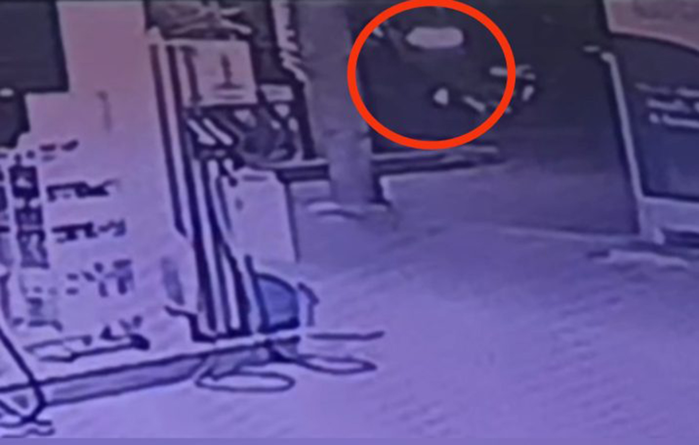 Βίντεο από το τροχαίο στη Νέα Φιλαδέλφεια &#8211; Η στιγμή που ο 27χρονος οδηγός μηχανής πέφτει πάνω στο τρόλεϊ και χάνει τη ζωή του