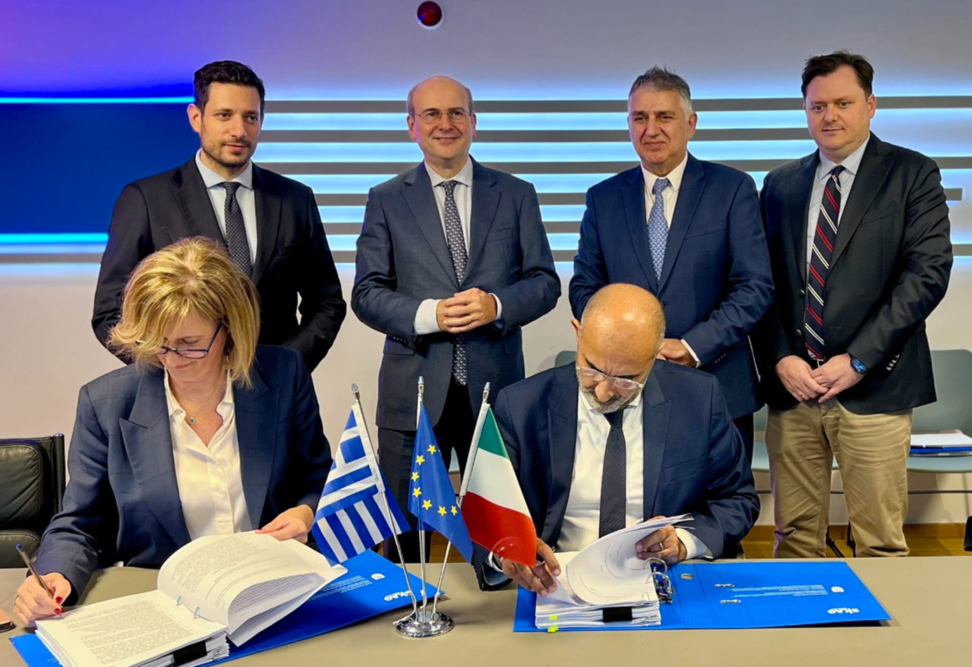 Αυτή είναι η συμφωνία που υπογράφηκε σήμερα ανάμεσα στη Hellenic Train και την Alstom &#8211; 23 νέοι σιδηροδρομικοί συρμοί μέσα στο 2027