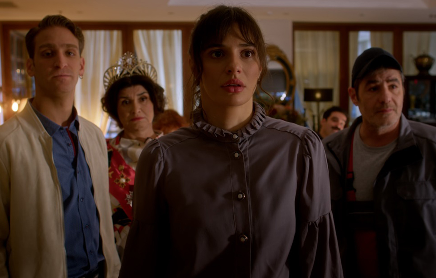 «Hotel Elvira»: Ο εκπρόσωπος της Raptor καταφθάνει στο νησί και ζητά εξηγήσεις από τον Χάρι,